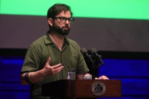 Interpelan al Presidente Boric durante su presentación en el informe del Instituto Nacional de Derechos Humanos