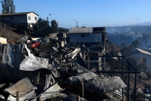 Alcaldesa Ripamonti: 131 viviendas afectadas por incendio, pero podrían aumentar entre 200 a 500