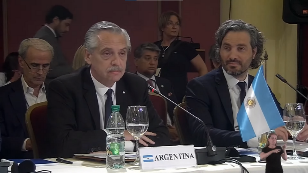 El presidente de Argentina solidariza con Cristina Fernández: “Hoy ha sido condenada una persona inocente”