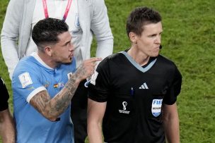 ¡Vergonzoso! José María Giménez agrede a funcionario FIFA tras eliminación de Uruguay