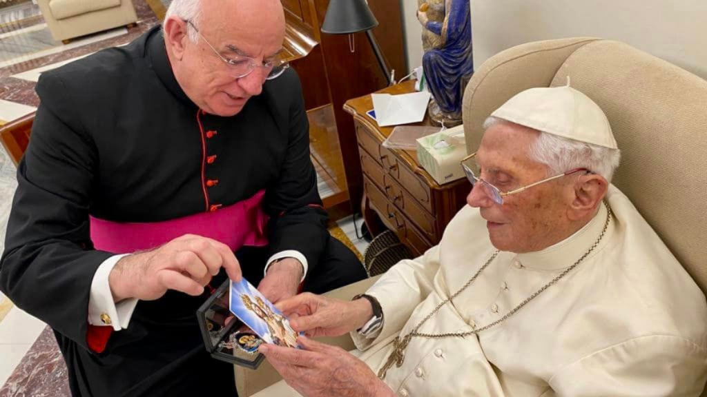 Benedicto XVI continúa “estable”: “El Papa emérito pudo descansar bien”