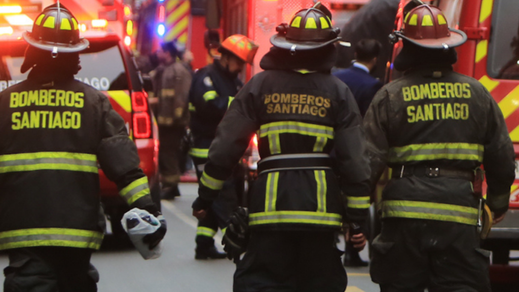 Incendio intencional cobra la vida de hombre en Valparaíso: mujer se encuentra detenida