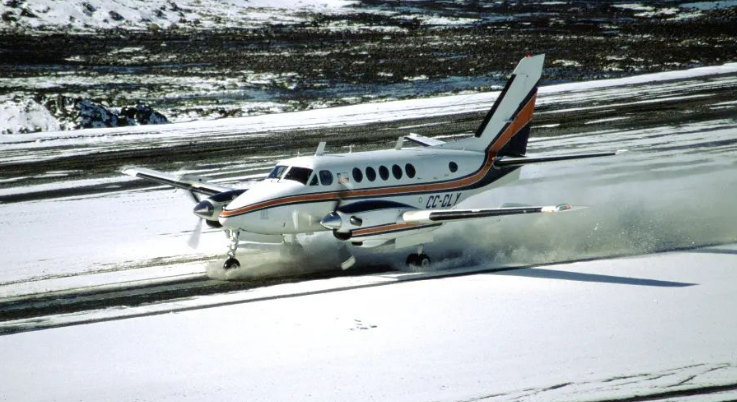 Avión perdió una puerta durante vuelo en Puerto Williams