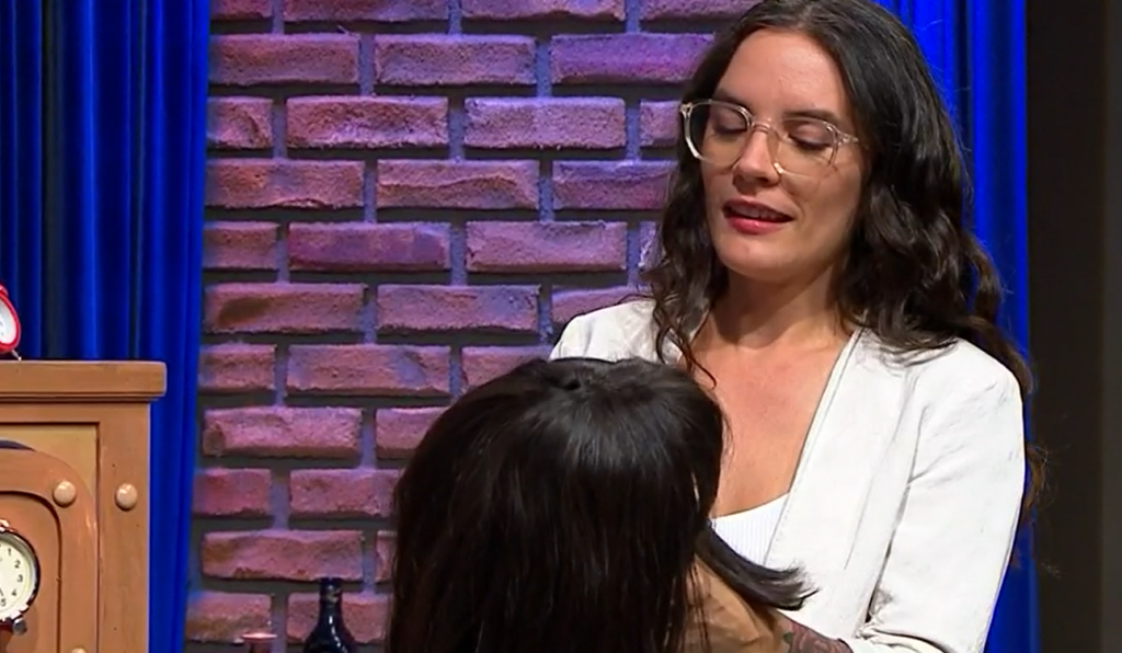 Camila Vallejo revela que una vez salió con peluca a la calle: “Fue muy ridículo”