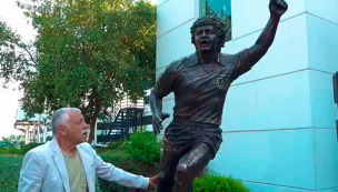 Club Social y Deportivo Colo-Colo inaugura estatua en homenaje a Carlos Caszely