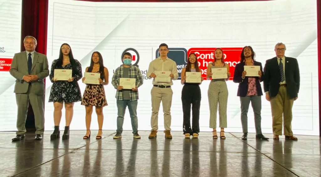 Universidad Andrés Bello lanza su Endowment y entrega primeras becas a más de un centenar de estudiantes