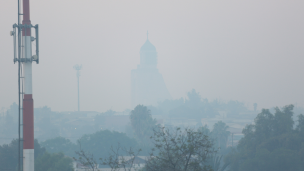 Varias comunas de la Región Metropolitana amanecieron cubiertas de humo producto de los incendios forestales