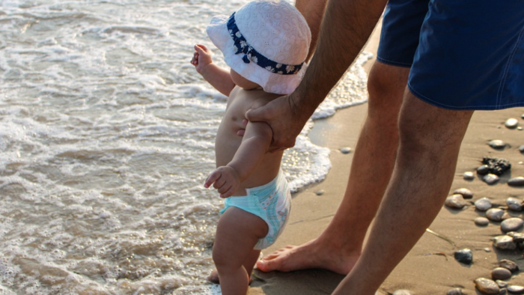 Temporada estival: Cambia siempre que sea necesario los pañales y protege la higiene de los bebés