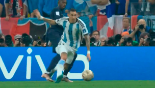 ¿Fue falta? El polémico penal que puso en ventaja a Argentina en la final