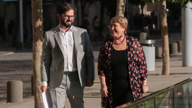 Boric y Bachellet expresan preocupación por soberanía y autonomía de Chile tras adherir al “Escudo de las Américas”