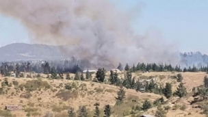 Alerta roja en Santo Domingo por incendio forestal cercano a sectores habitados