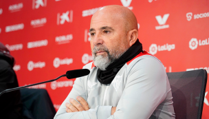 Lo acusa de inventar noticias: Jorge Sampaoli encara a periodista durante conferencia de prensa