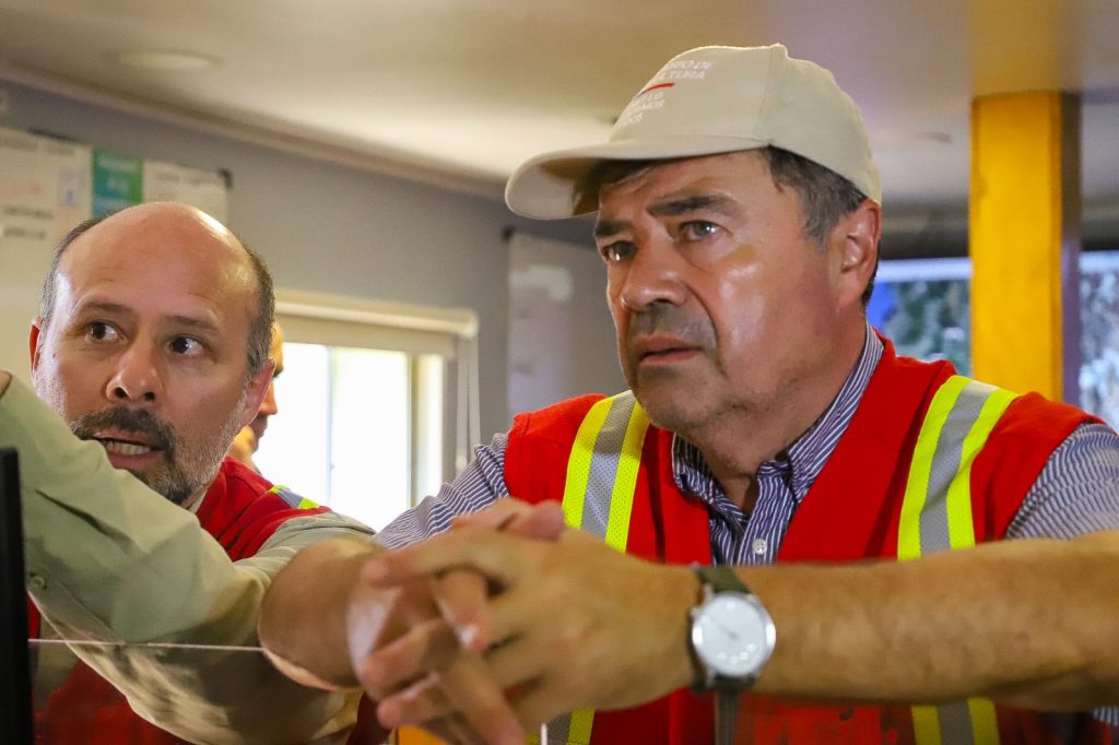 Ministro Valenzuela por afectados en mega incendio de Viña: “Se les van a distribuir diversos aportes del sector agrícola”