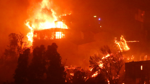 Dantesco incendio en Viña del Mar: Al menos de 200 casas afectadas por las llamas