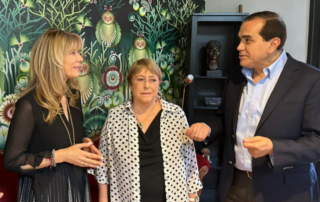 Michelle Bachelet “evaluará en su momento” participar del Consejo Constitucional