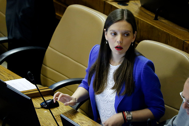 Camila Flores por acuerdo constituyente: “No estoy disponible para cometer el mismo error dos veces”