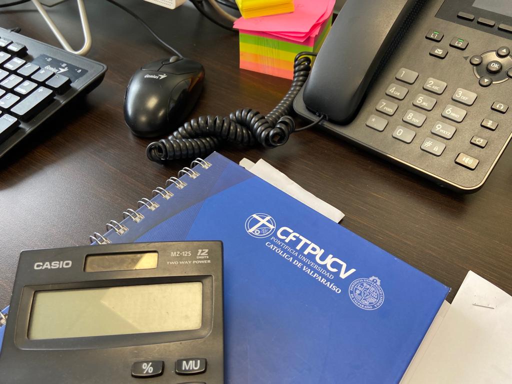 Experto entrega consejos para planificar los gastos de fin de año, vacaciones y pagos de marzo: “Viajar en grupo, comprar al por mayor y ser responsables”