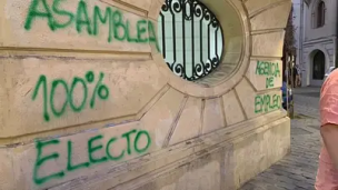 Partido Radical denuncia ataque a su sede: Sujetos rayaron el frontis y lanzaron carbón
