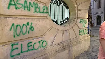 Partido Radical denuncia ataque a su sede: Sujetos rayaron el frontis y lanzaron carbón