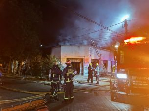 Madre y sus dos hijos fallecen tras incendio en un cité de Santiago Centro