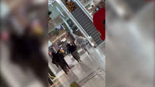 Robo con balacera al interior de mall de Maipú: Sujetos asaltaron tienda tecnológica