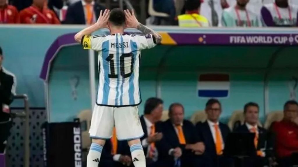 Se la tenía guardada: el origen del enojo de Messi con Van Gaal y la celebración a lo Riquelme