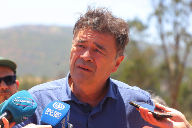 Ministro de Agricultura tildó como “psicópatas del medio ambiente” a quienes ocasionaron incendios forestales