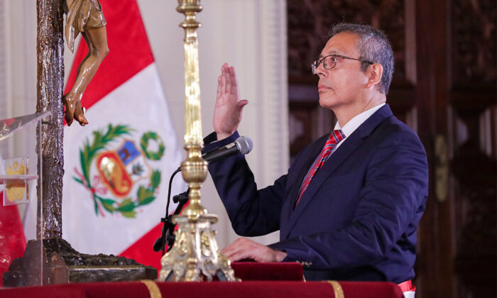 Primer ministro de Perú hace un llamamiento al diálogo y anuncia la formación de un gabinete de crisis