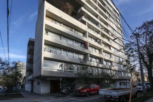 Niña de 3 años cayó desde el piso 14 de un edificio en Quinta Normal