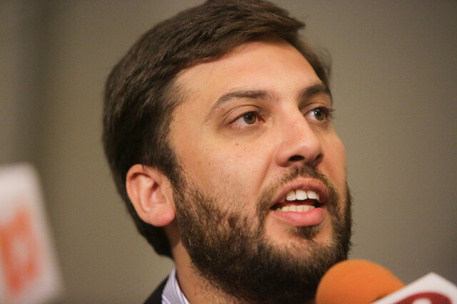 Diputado Soto acusa al embajador de EE. UU. de 