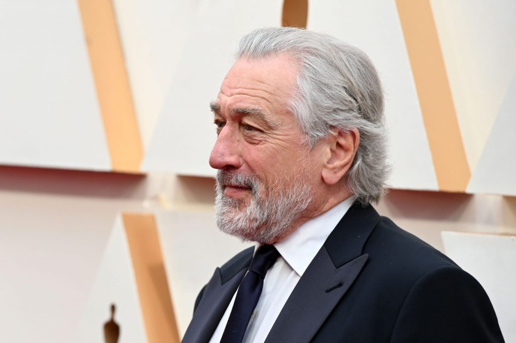 Mujer fue atrapada ‘in fraganti’ robando regalos de Navidad de la casa de Robert De Niro