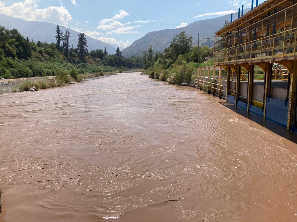 Aguas Andinas se declara en alerta temprana preventiva por altas turbiedades