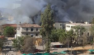 Incendio se registra en antigua maternidad del Hospital Barros Luco