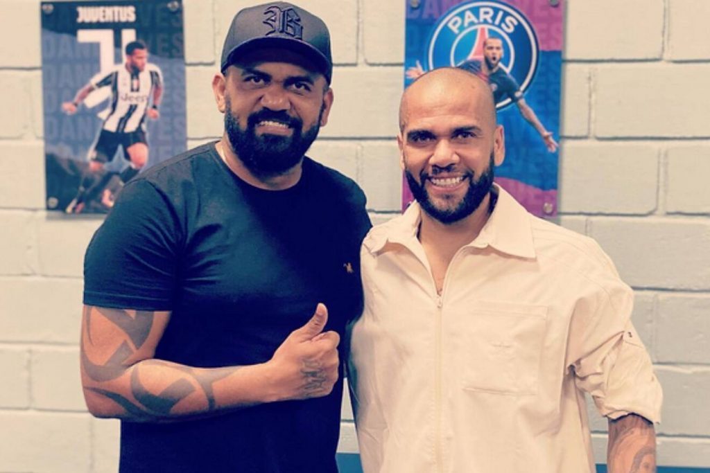 Hermano de Dani Alves: “Él cayó en una trampa  y es víctima de una conspiración demonicodiabólica”