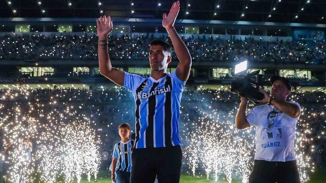 Con más de 60.000 hinchas: Luis Suárez fue presentado en Gremio