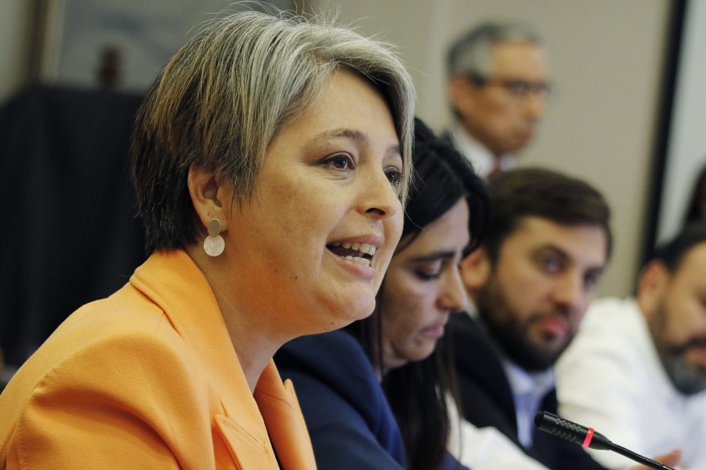 Ministra Jara invitó a “reflexionar” a Chile Vamos luego de que se restaran de la Mesa de Seguridad: “El daño no es al Gobierno, es a la gente en las poblaciones”