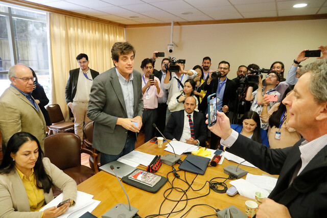 “¡Con sus socios no me va a ganar!”: Áspero cruce entre Schalper y Gonzalo de la Carrera se vivió en el Congreso