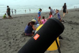 Paulina Vodanovic y música en la playa: 