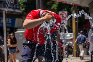 Hasta 37°C en Santiago: Emiten alerta por altas temperaturas en la zona centro-sur