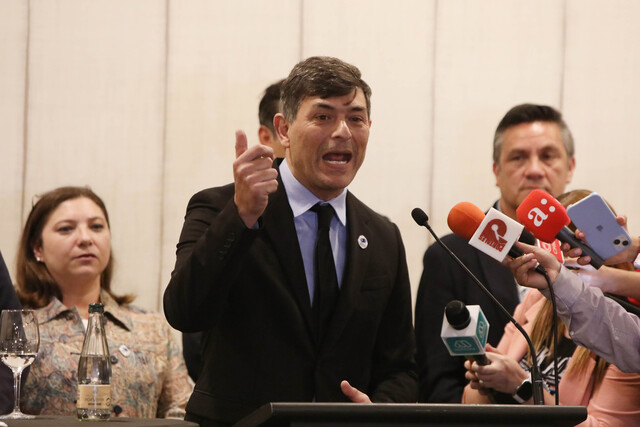 Franco Parisi llegó criticando a Boric, la Concertación y Chile Vamos: llamó “alma merluciana” al Gobierno