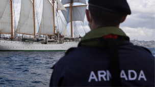 Volcamiento de barcaza deja a un tripulante de la Armada fallecido en el Golfo de Arauco