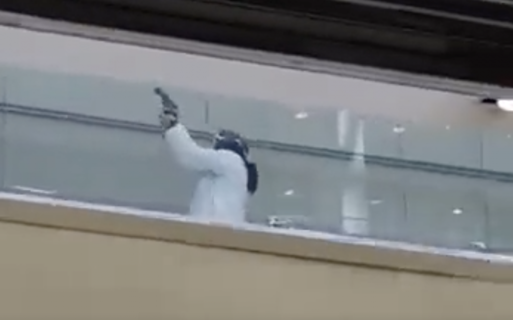Reportan asalto y balazos en Mall Plaza Egaña: carabinero de franco intentó repeler el robo