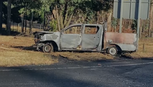 Encapuchados roban y queman camioneta en medio de Ruta 5 Sur en Ercilla