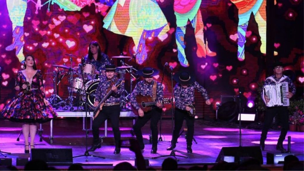 Agrupación ‘Entremares’ sorprendió en Festival de Olmué: cantaron con Américo y público les pidió que continuaran