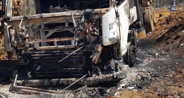 Ataque incendiario destruye camión en Paillaco