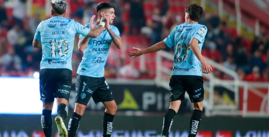 ¡Tremendo! Ángelo Araos sorprende con un golazo en derrota del Necaxa