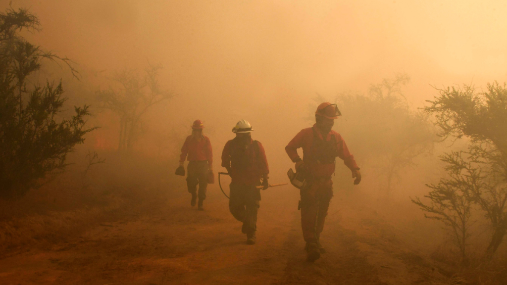 Declaran Alerta Roja en San Javier por incendio forestal cercano a viviendas