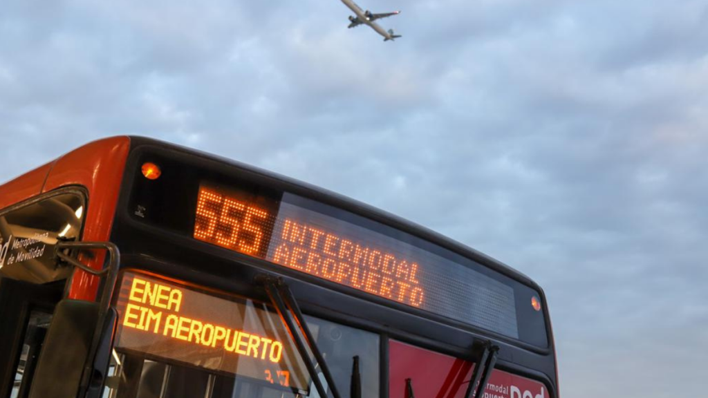 Recorrido 555: Presentan nuevo servicio del sistema RED hacia el Aeropuerto de Pudahuel