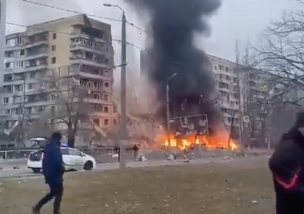 Aumentan a 40 los muertos en tras el bombardeo ruso a un edificio residencial en Ucrania