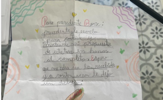 Una “estatua en honor al completo”: La particular solicitud que realizó una niña al presidente Boric